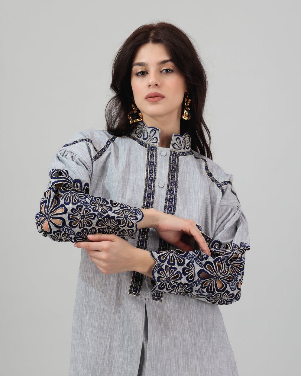 Light Blue-Toned Linen Fabric with Floral Sleeve Artwork